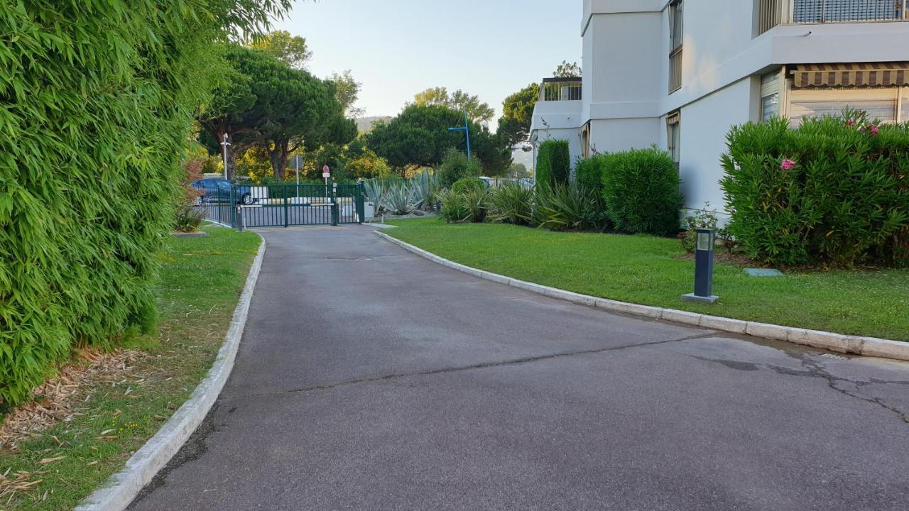Garden And Beach Sea View Apartment Cannes Mandelieu Esterno foto